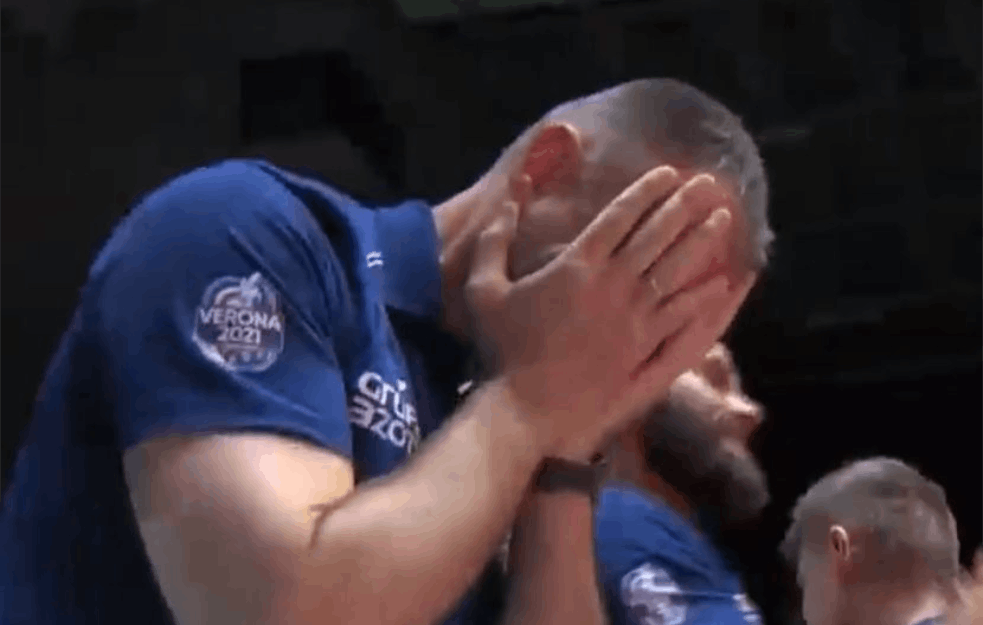 NIKOLA GRBIĆ SE RASPLAKAO KAO <span style='color:red;'><b>MALO DETE</b></span>: Legendu srpske odbojke SLOMILE EMOCIJE! (VIDEO)